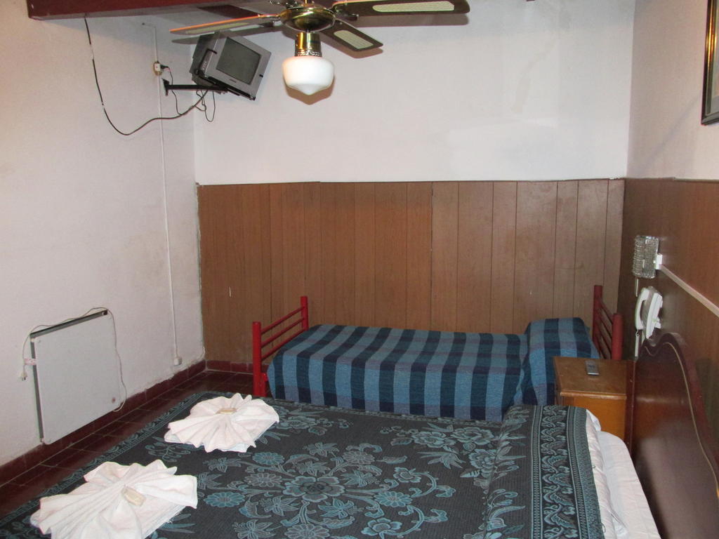 Hotel Ibiza Villa Carlos Paz Quarto foto